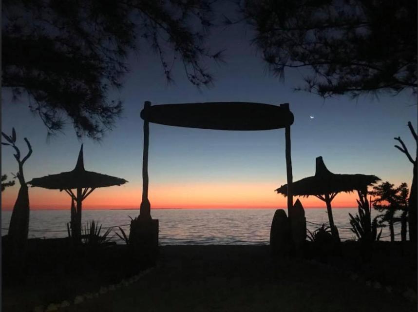 Mada Surf Ranch Hotel Anakao Bagian luar foto
